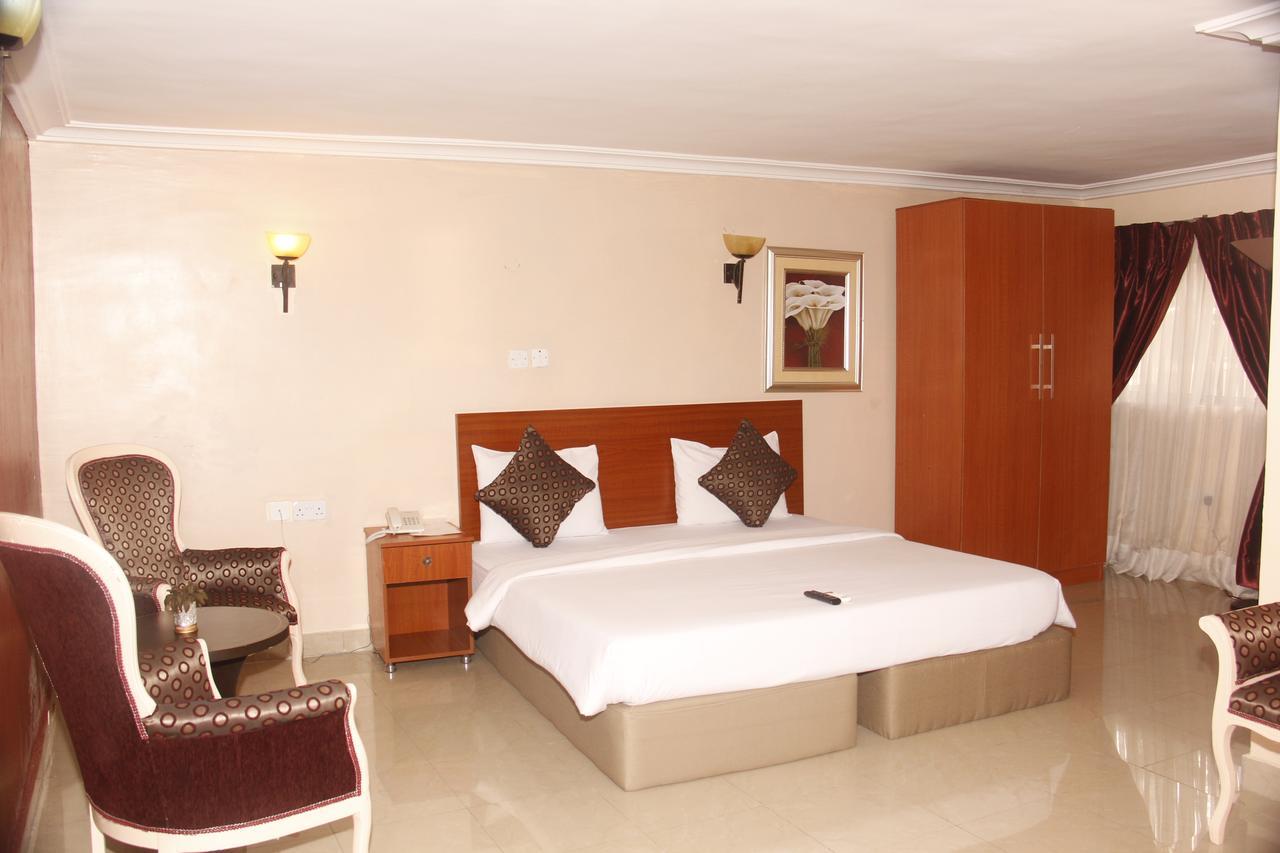Crown Cottage Hotel Ikeja Eksteriør billede