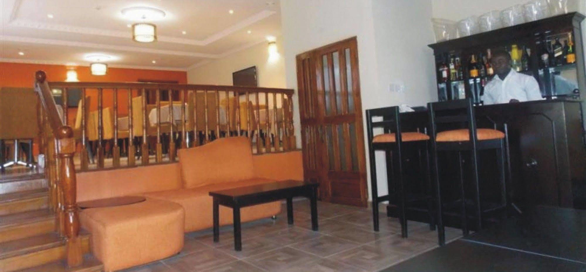 Crown Cottage Hotel Ikeja Eksteriør billede