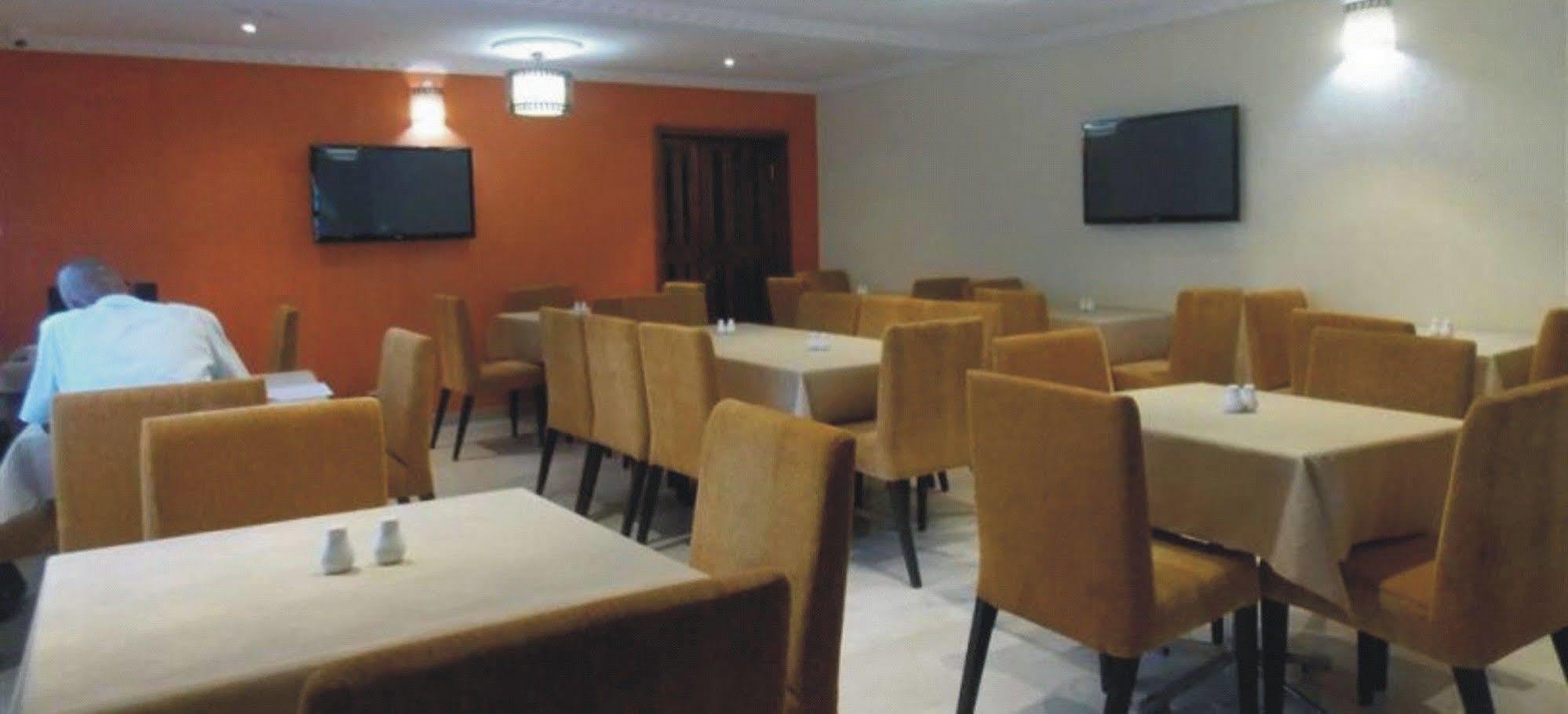 Crown Cottage Hotel Ikeja Eksteriør billede